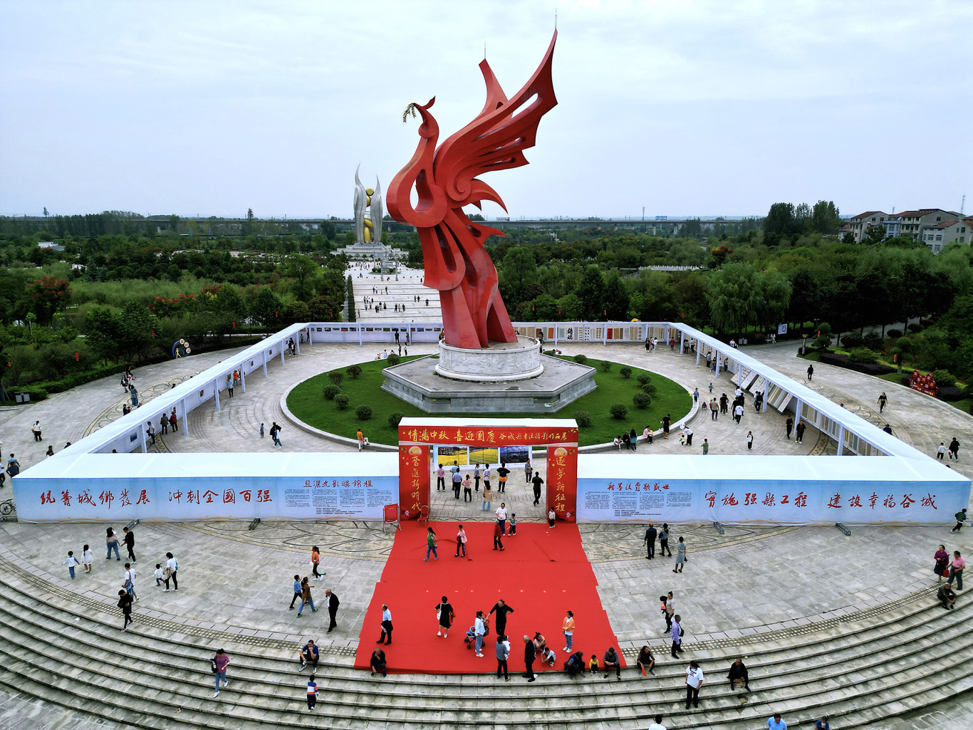 举办“情满中秋 喜迎国庆”谷城县书法摄影作品展.jpg