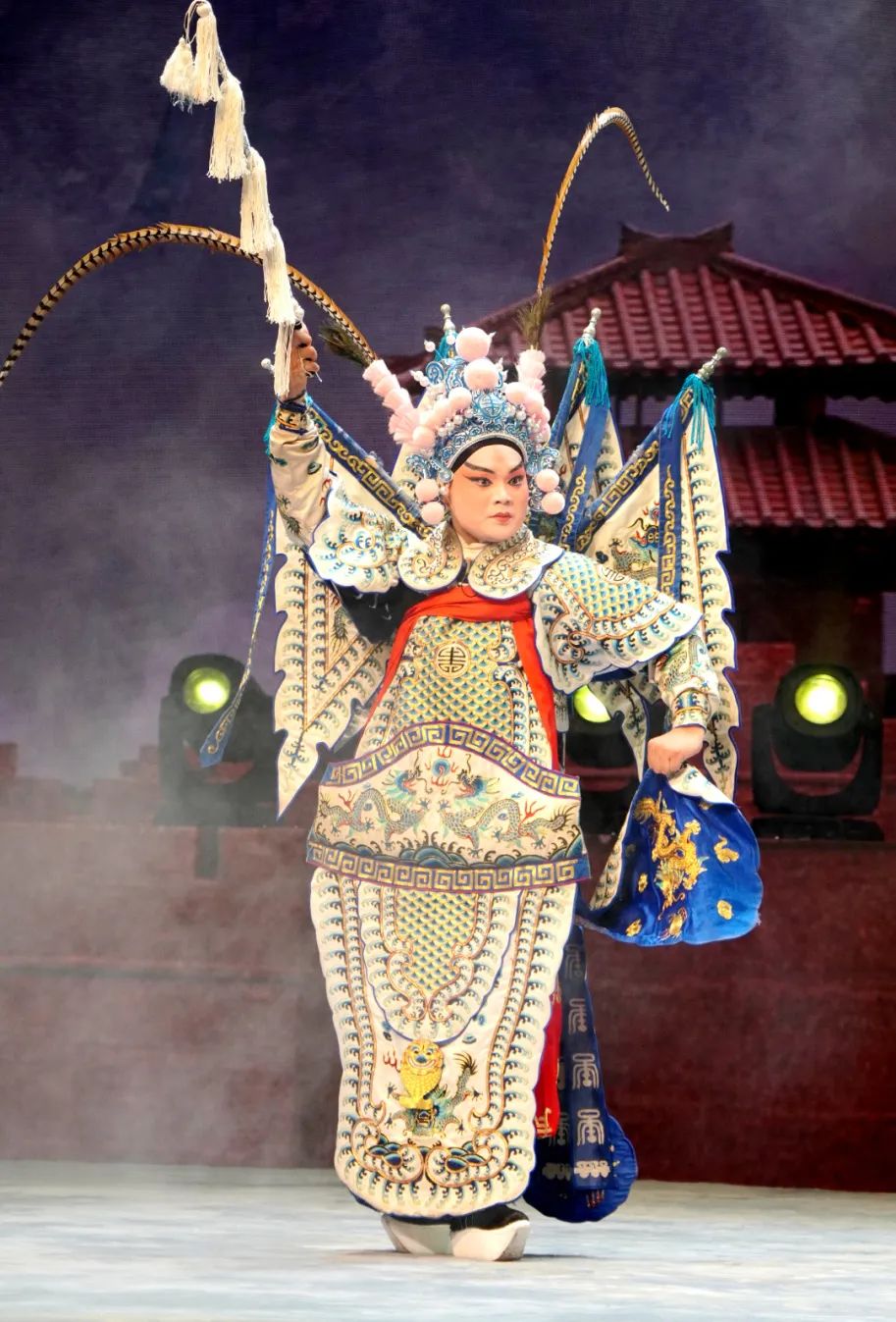 4.荣获“牡丹花”称号的演员史志红表演《伐子都》片段.jpg