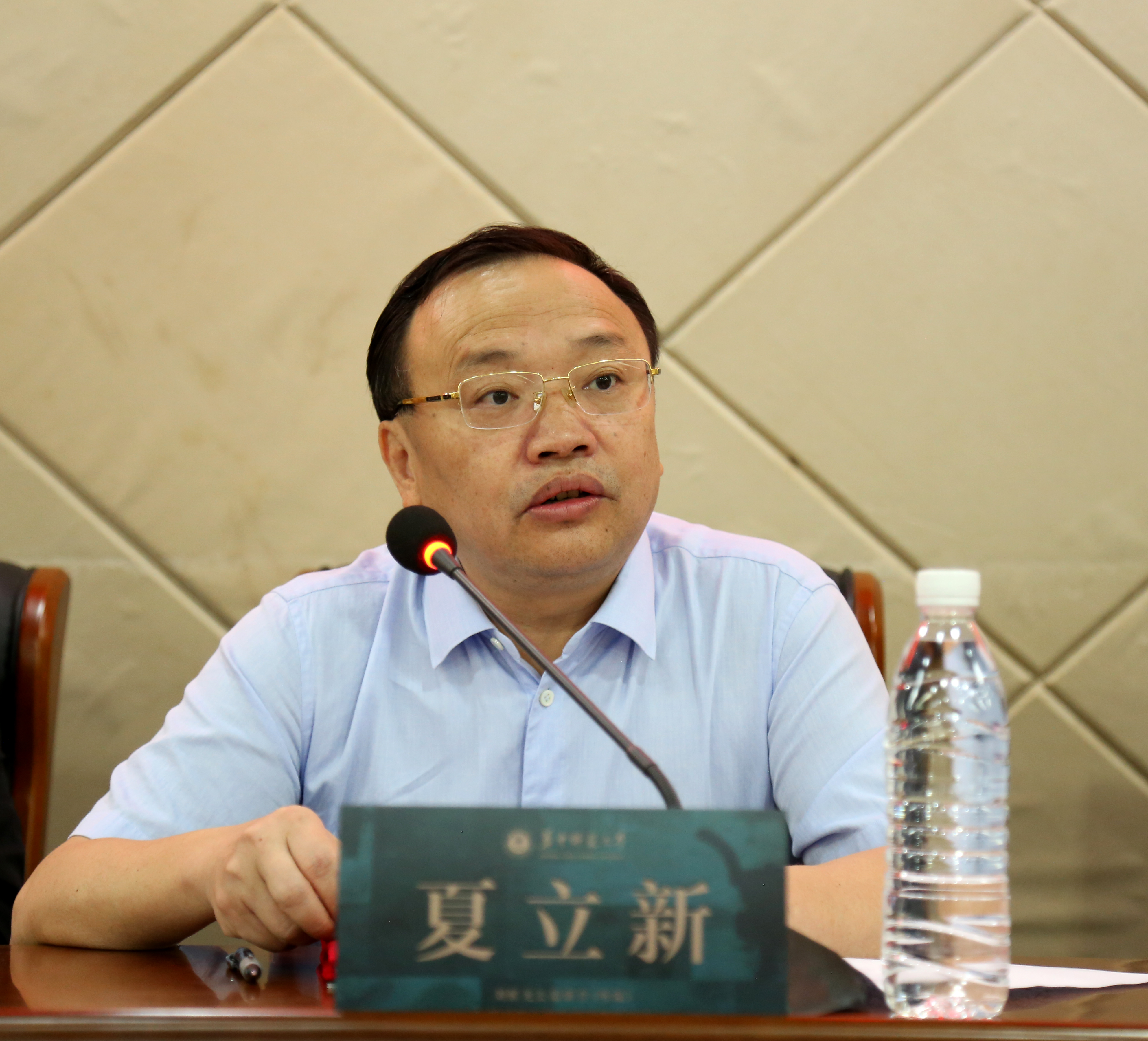 刘醒龙长篇新作《听漏》与新时代文学发展趋势研讨会顺利召开_湖北文艺网_湖北省文学艺术界联合会