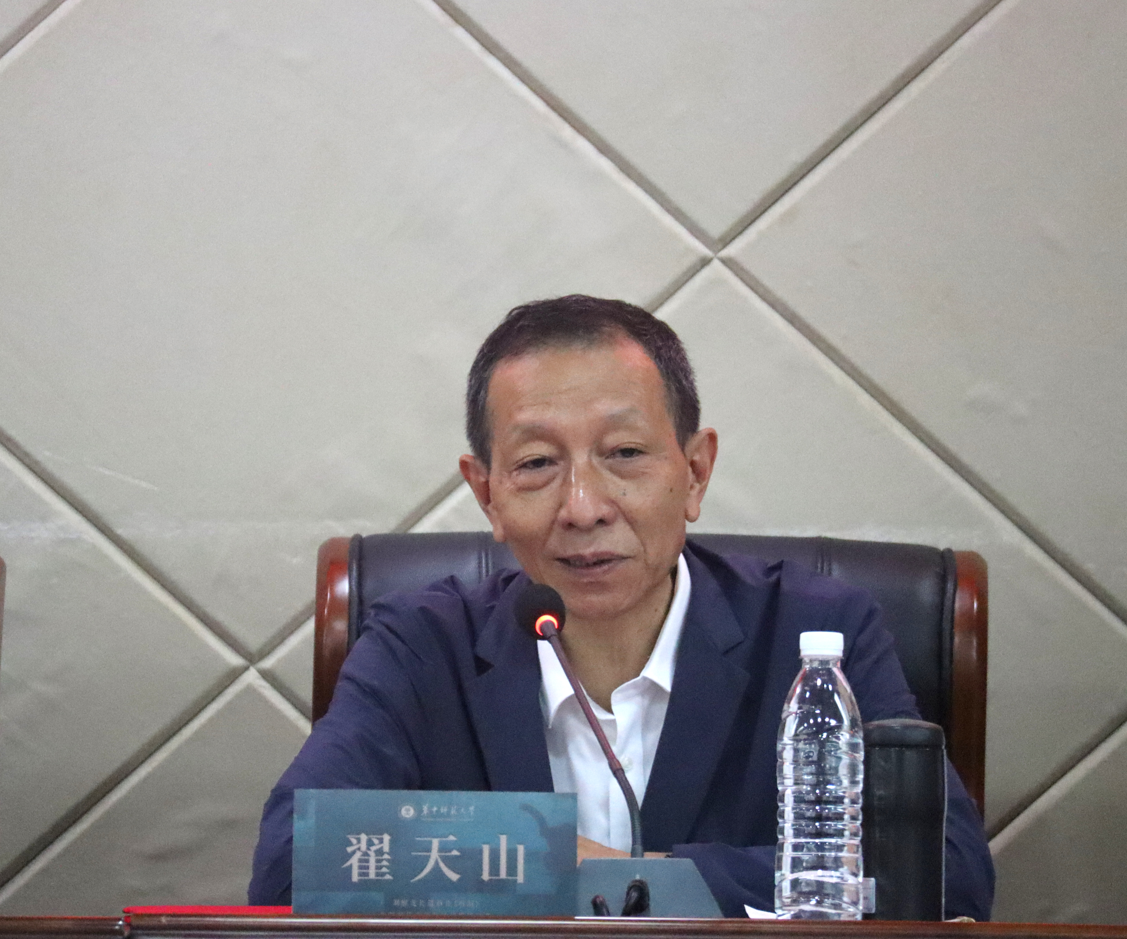 刘醒龙长篇新作《听漏》与新时代文学发展趋势研讨会顺利召开_湖北文艺网_湖北省文学艺术界联合会