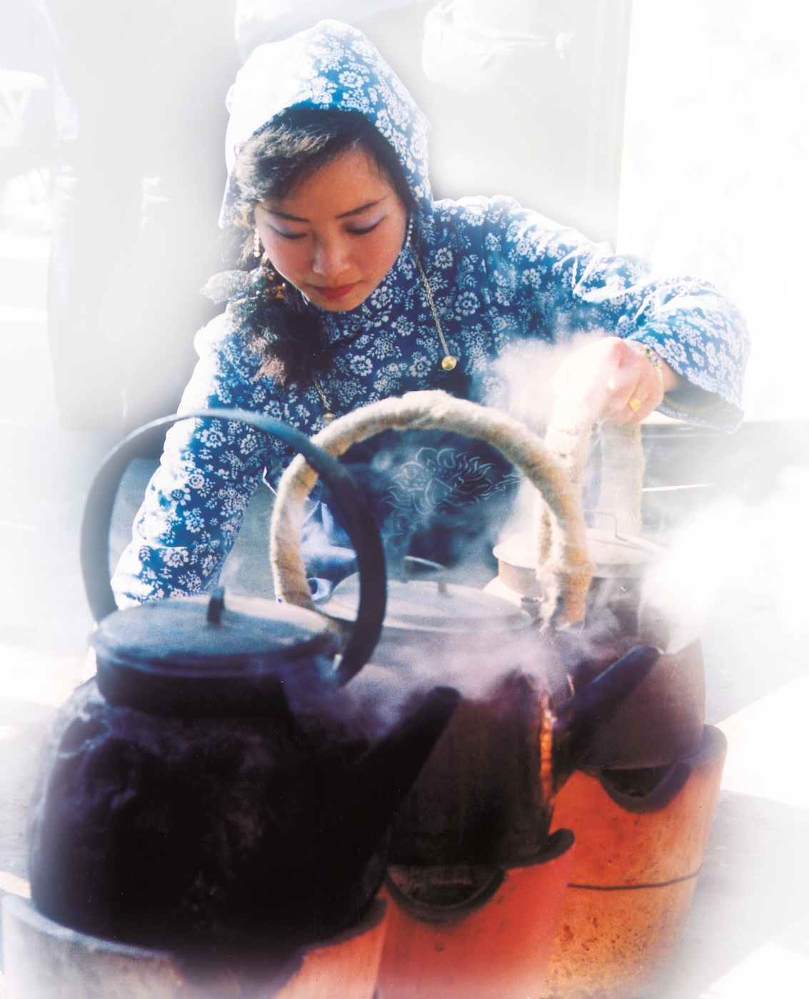 008《茶女》 获第20届全国摄影艺术展优秀奖 008《茶女》 获第20届全国摄影艺术展优秀奖