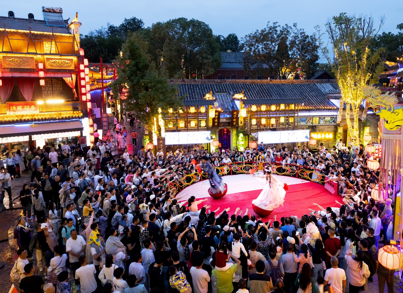 甘艳竹《民俗表演点燃乡村静静》 甘艳竹《民俗表演点燃乡村静静》