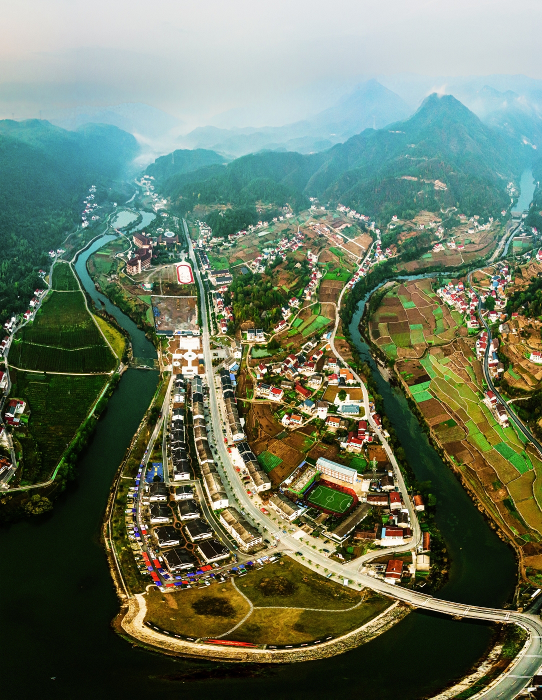 李万能《曲尺河畔歇歇脚,传世佳名卸甲坪》 李万能《曲尺河畔歇歇脚,传世佳名卸甲坪》