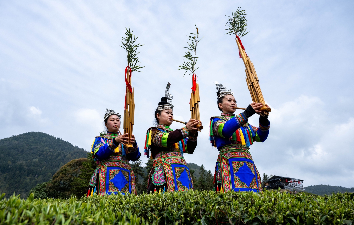孟希承《茶园侗歌》 孟希承《茶园侗歌》