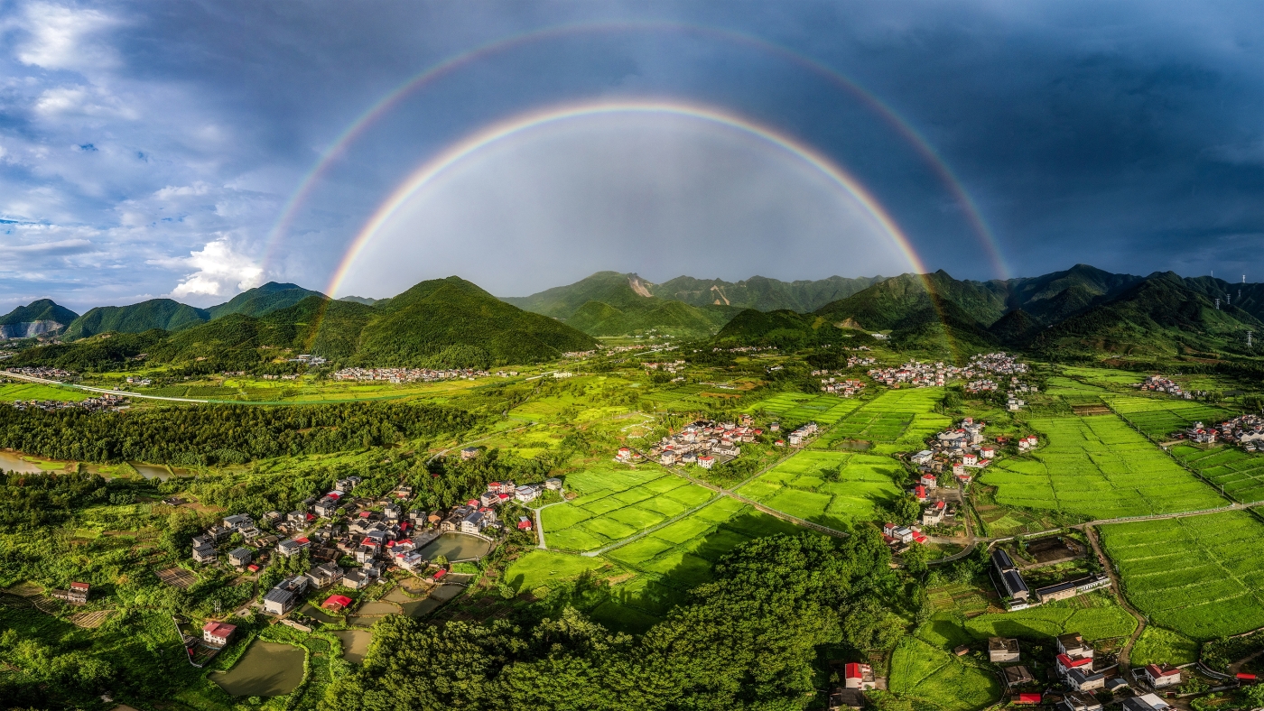 明青松《美丽乡村●希望的田野》 明青松《美丽乡村●希望的田野》