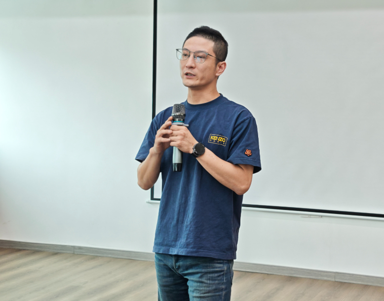 胡龙.jpg