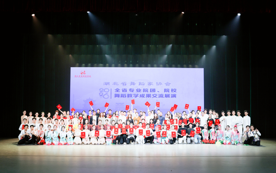 大合影.jpg 大合影.jpg