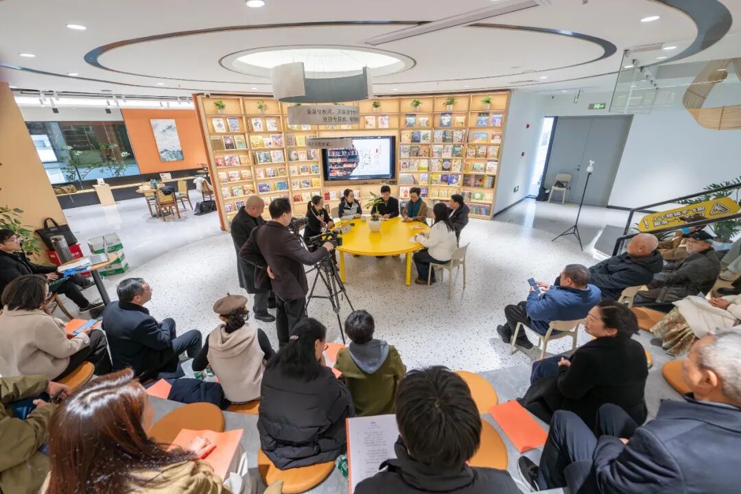 读诗会活动现场.jpg